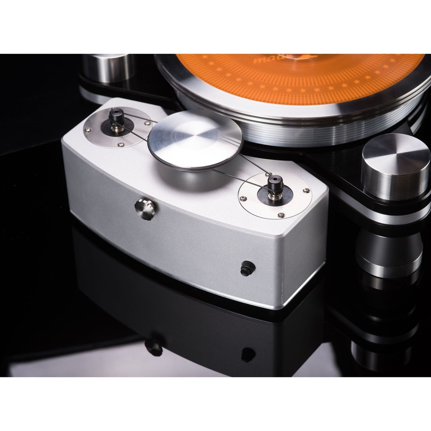 VPI The Avenger Plus Turntable
