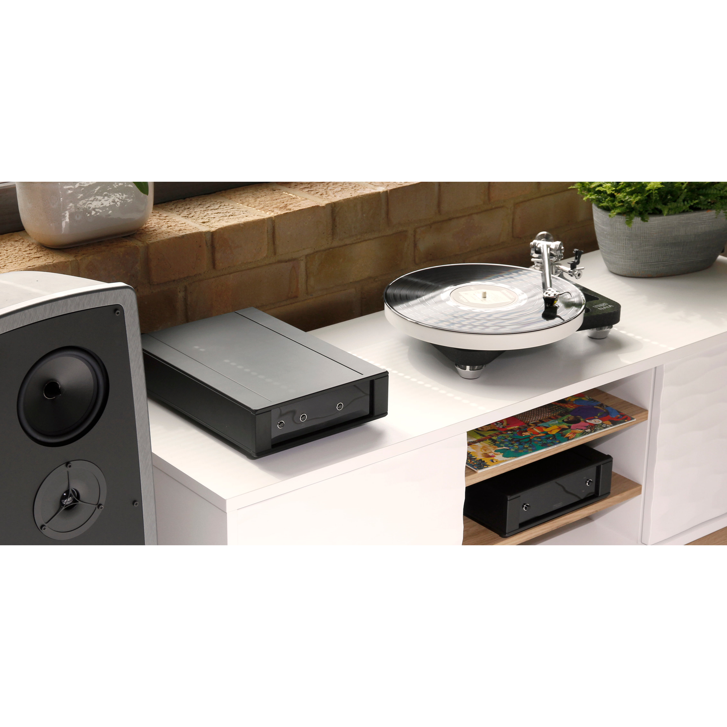 Rega Naia Reference Turntable