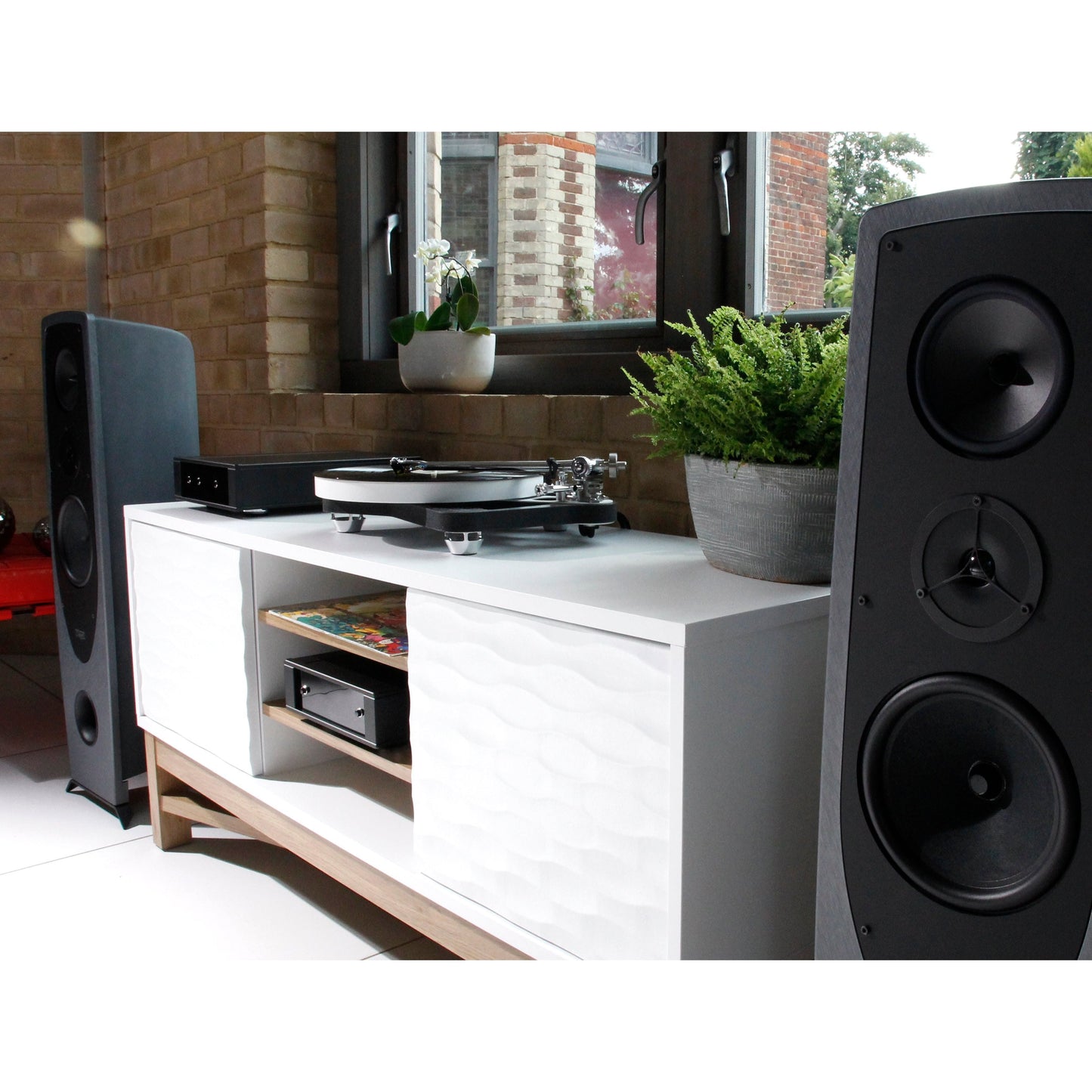 Rega Naia Reference Turntable