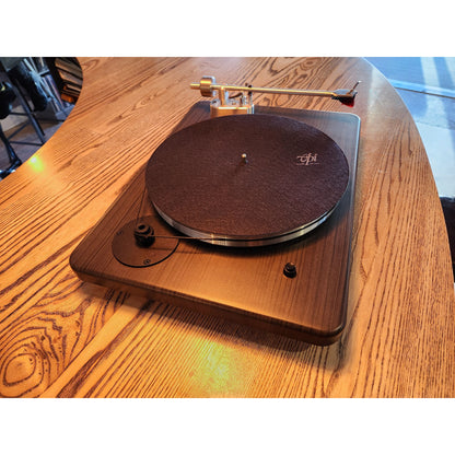 PRE-OWNED - VPI Cliffwood Turntable with Ortofon 2M Red - Truffle (SN: 16-0265)